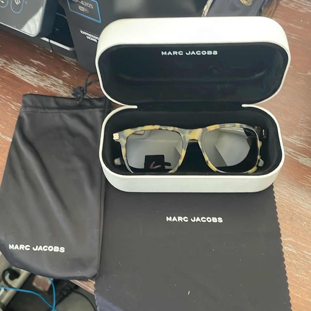 The Marc Jacobs Marc 530/s A84QT Havana yellow tortoise sunglasses w/case etc